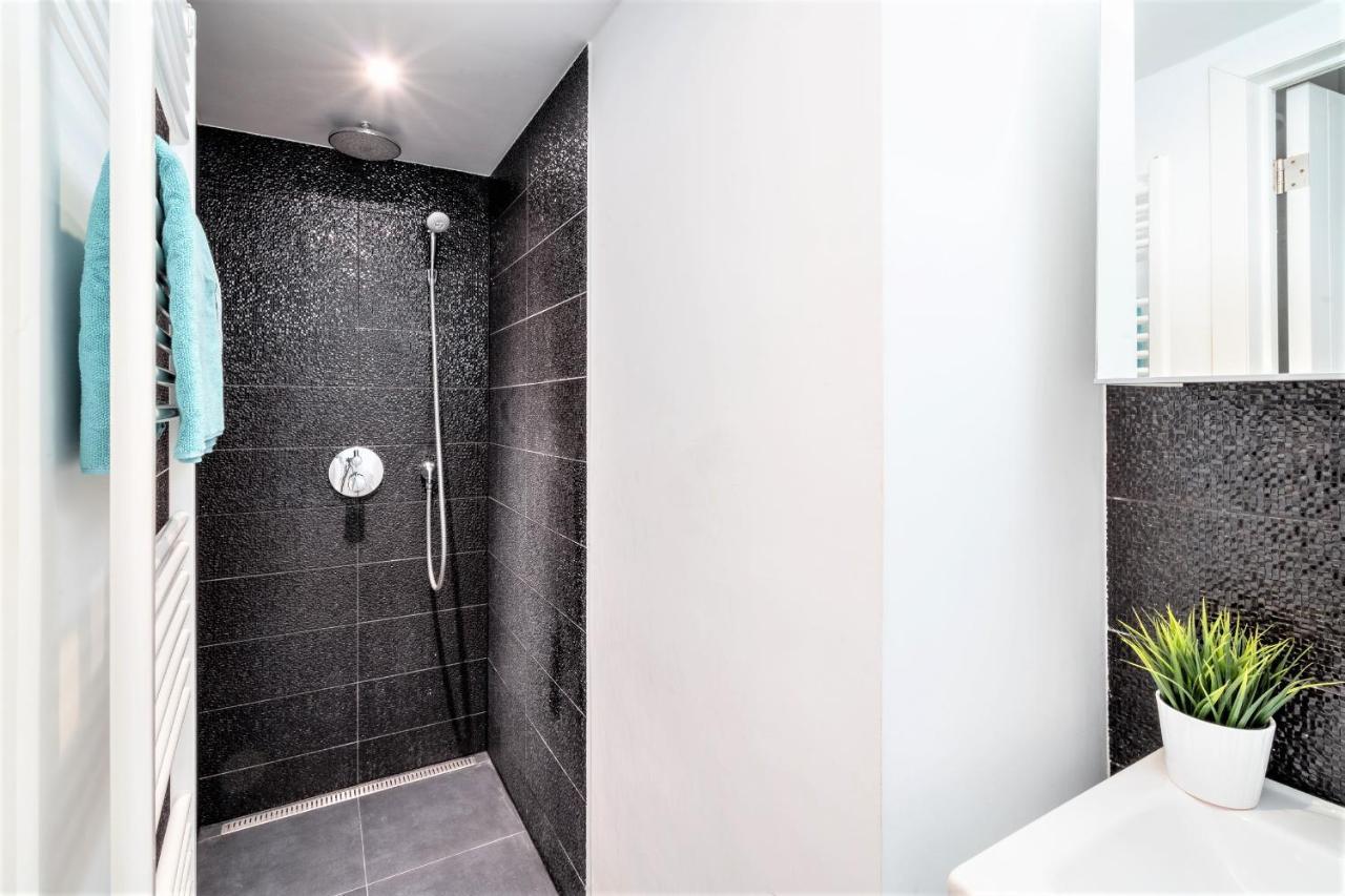 Beautiful Terrace Apartment In The Heart Of Antwerpen Bagian luar foto
